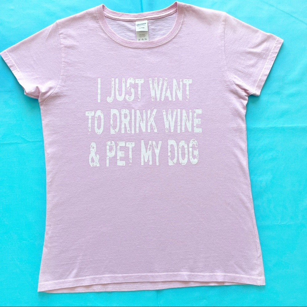 Fun W dog t shirt EUC
